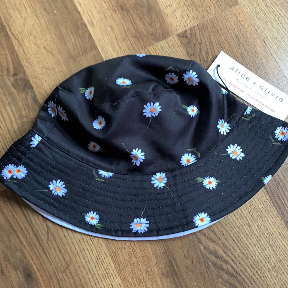 Reversible Bucket Hat-Alice and Olivia